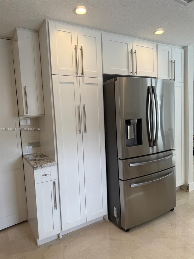 Building Photo - 9300 SW 7th Ln