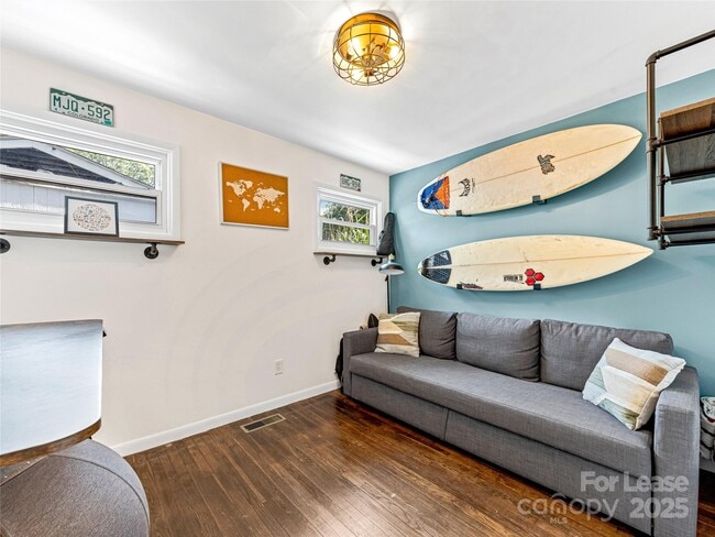 Building Photo - 44 Broadview Ave