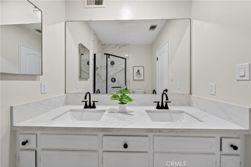 Building Photo - 537 W Camino Real Ave