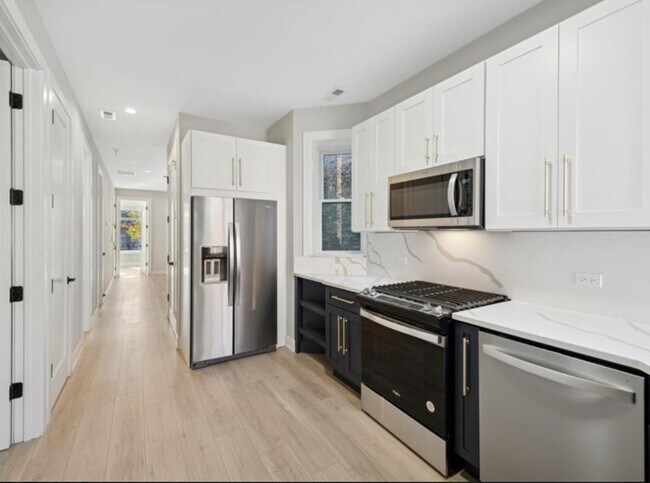 Building Photo - 2818 W Fletcher St