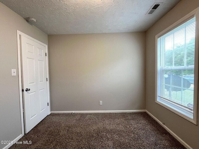 Building Photo - 477 Northwoods Dr
