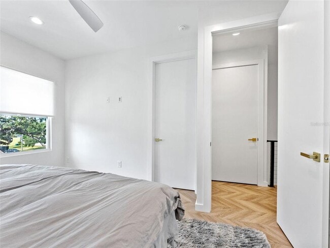 Building Photo - 102 W Adalee St