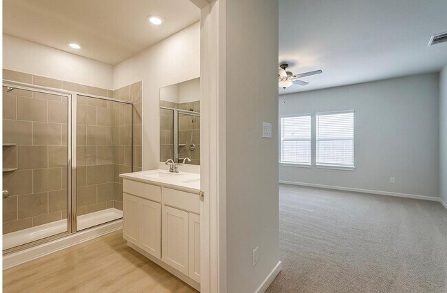 Building Photo - 3914 Flora Fld Dr