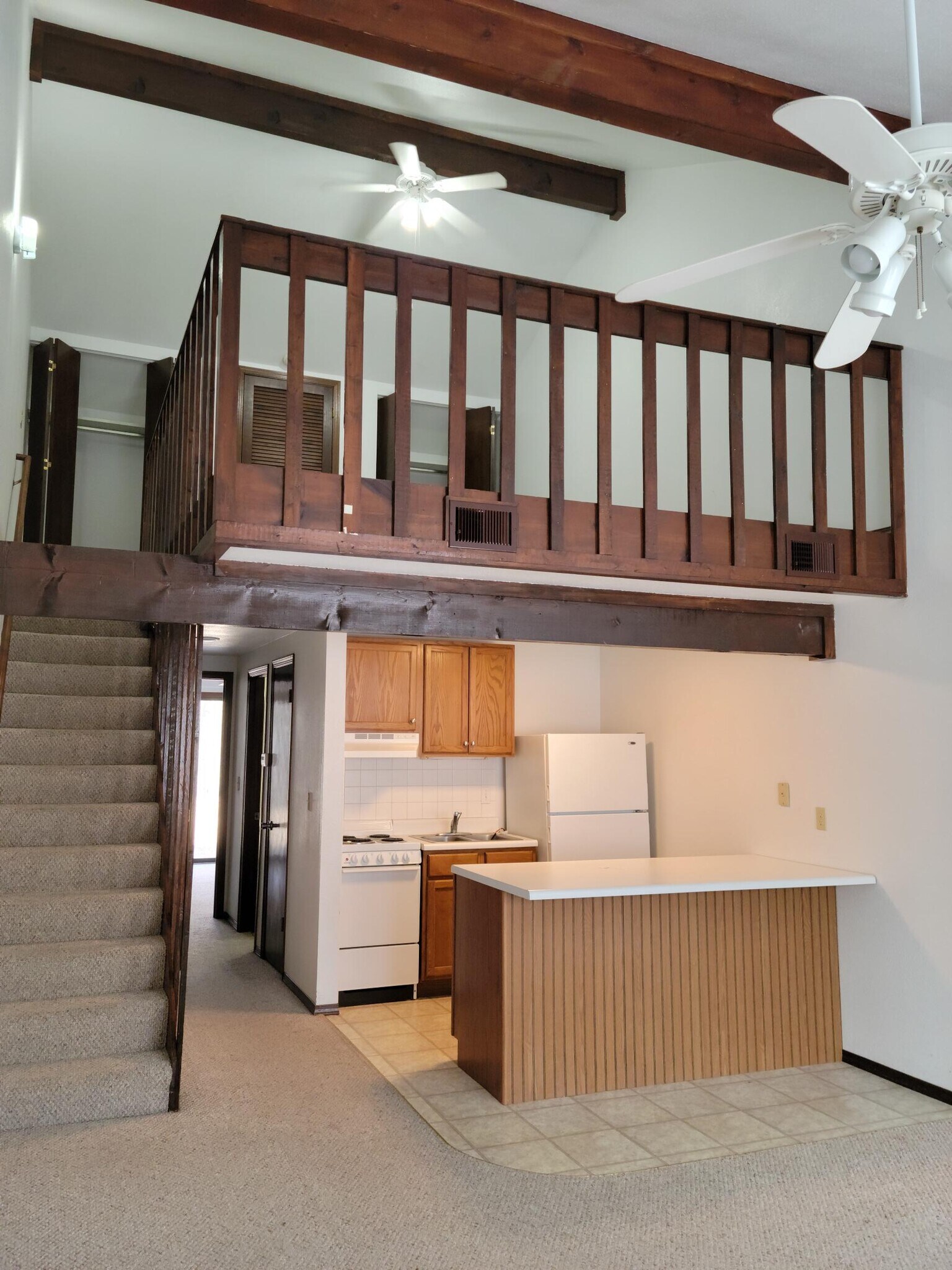 Building Photo - 42 Village Ct