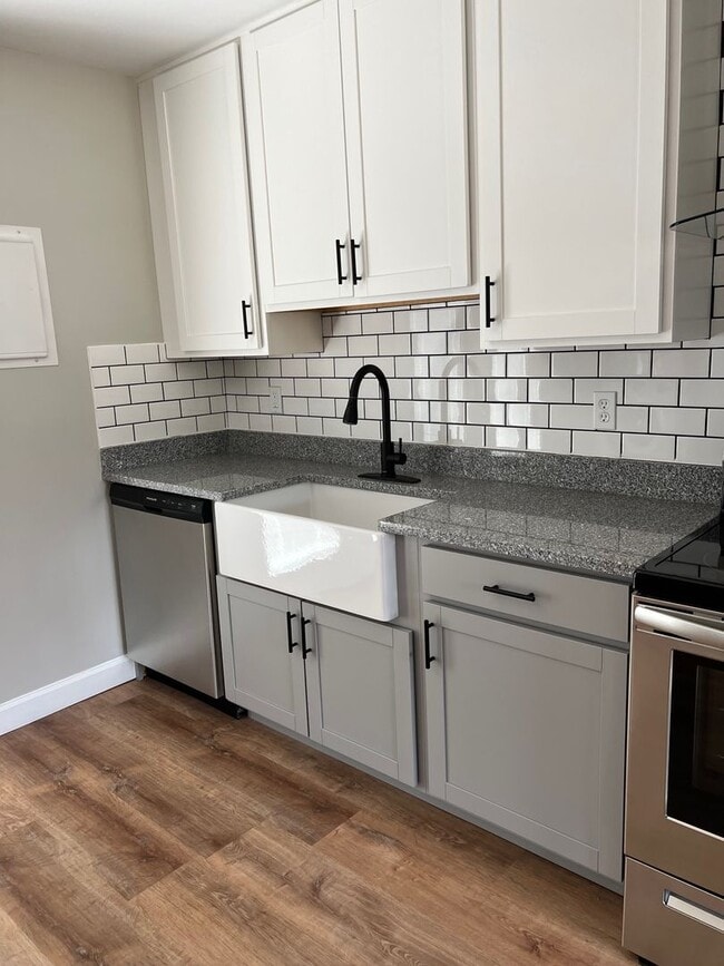 Building Photo - 2 Bedroom/1.5 Bath Townhouse Kingsport TN