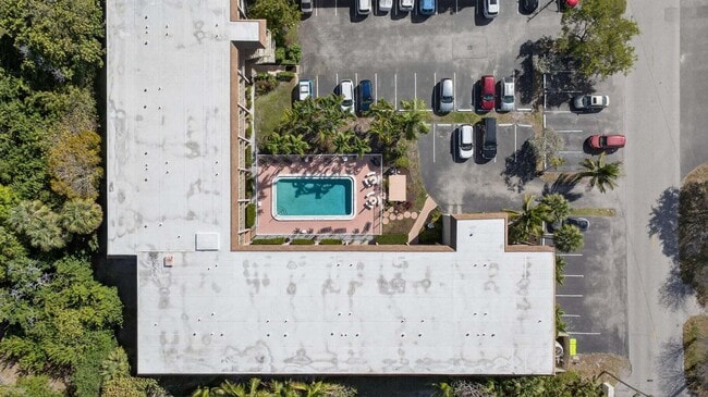 Building Photo - 100 SE 6th Ave