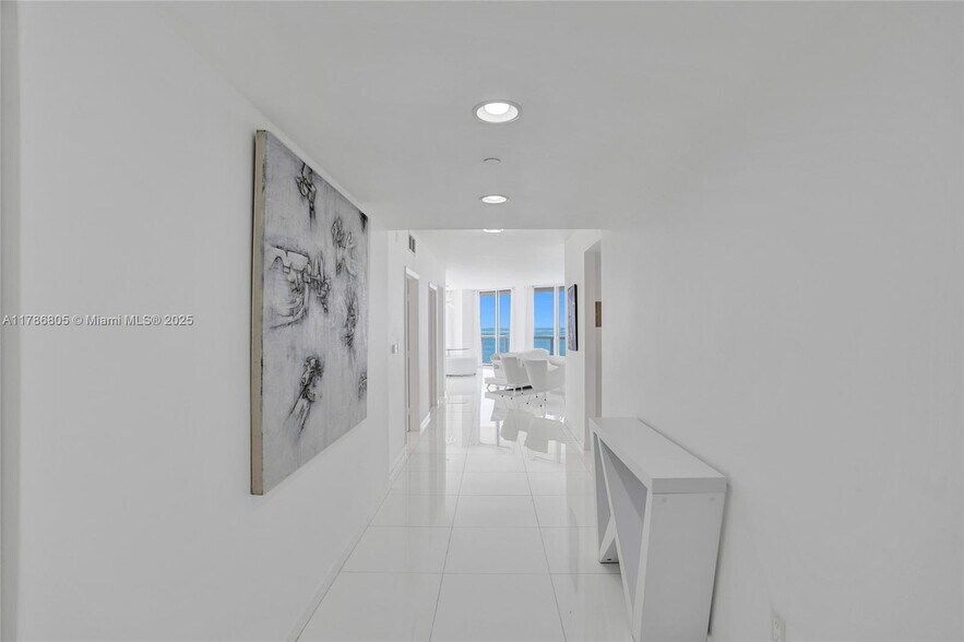 Building Photo - 6365 Collins Ave