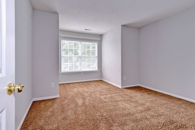 Building Photo - Spacious Duplex in Willow Lakes