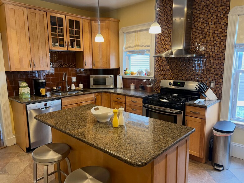 Building Photo - 85 Lexington Ave