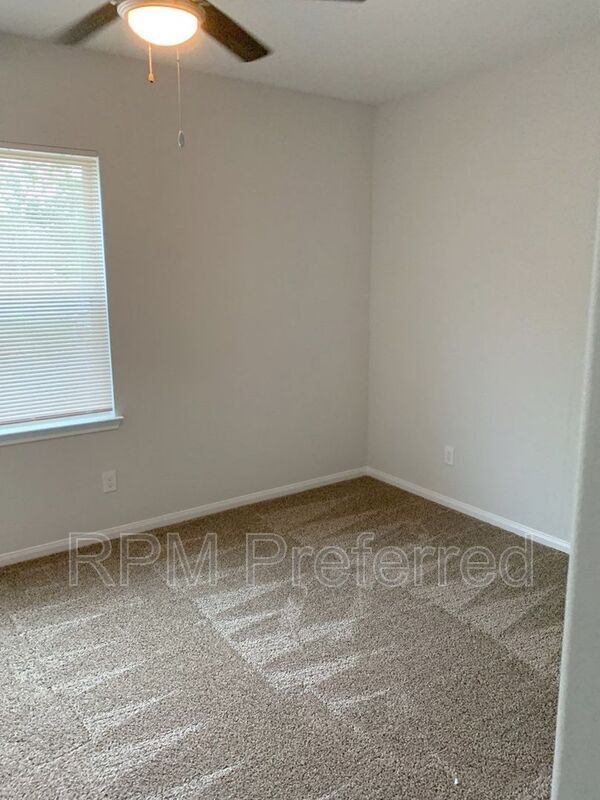 Building Photo - 9026 Everglade Dr