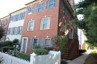 Building Photo - Premium Townhome in Kentlands Hill District