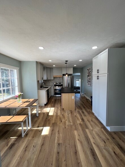 Building Photo - 1647 E Woodland Ave