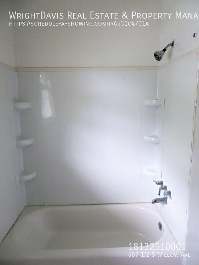 Building Photo - 607 1/2 S Willow Ave-