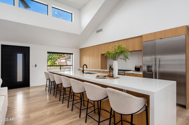 Building Photo - 4421 E Earll Dr