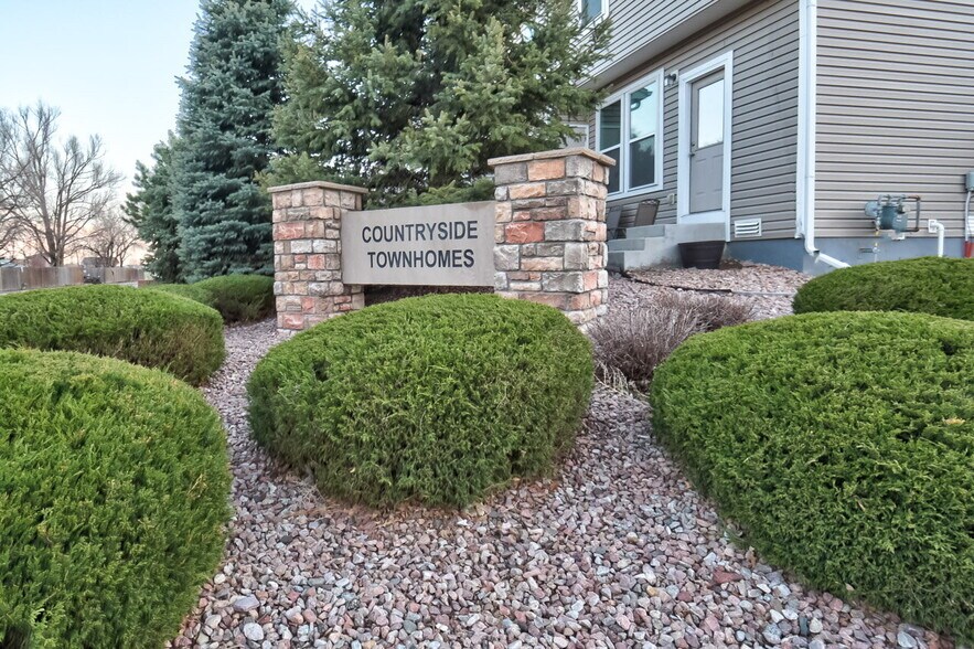 Building Photo - Move-In Ready 2-Bedroom with Central A/C –...