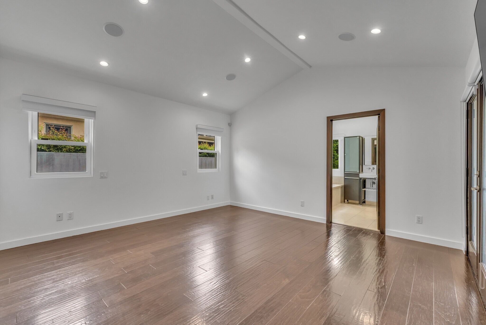 Building Photo - 4925 Nagle Ave