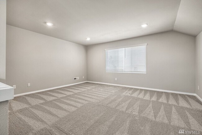 Building Photo - Listed For Rent