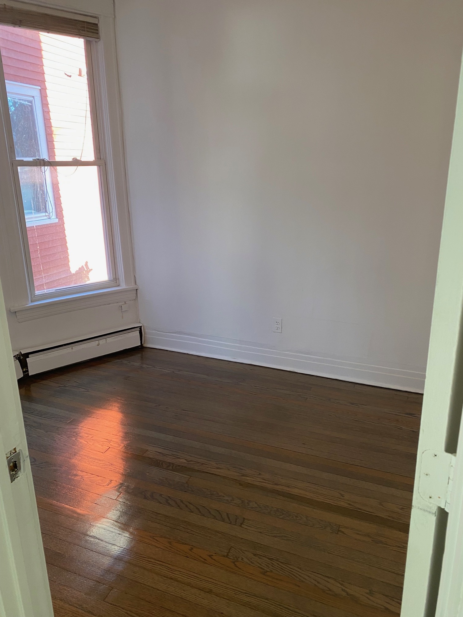 Building Photo - 1515 W Wilson Ave