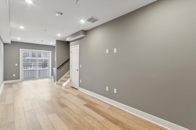 Building Photo - 1615 Poplar St