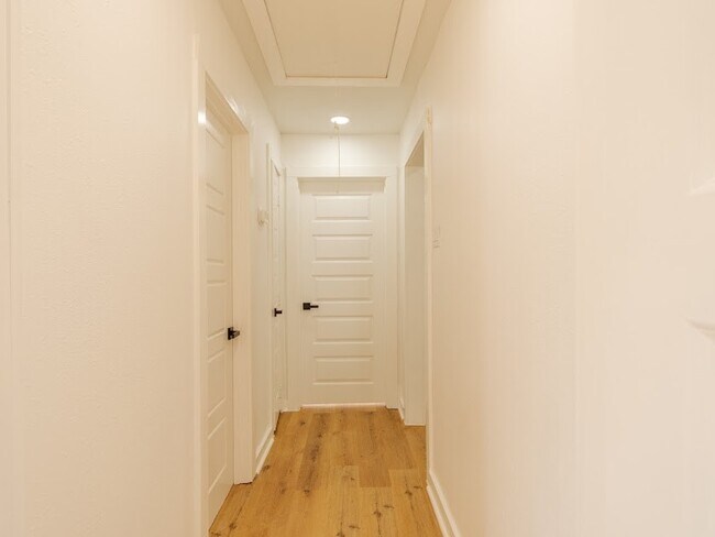 Building Photo - 6802 Eastwood St