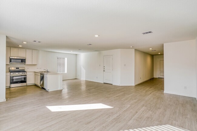 Building Photo - 11430 Forest W St