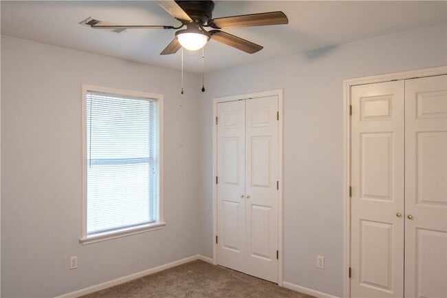 Building Photo - 1735 Rock Hollow Loop