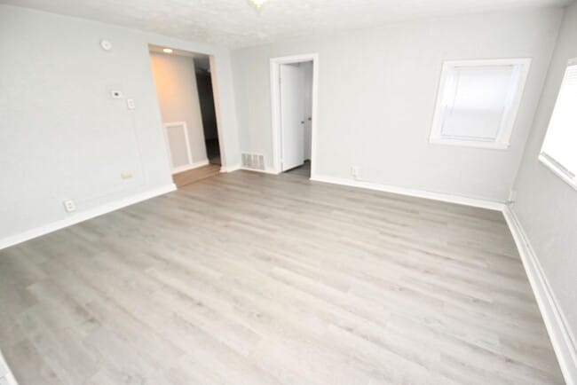 Building Photo - Mishawaka IN 2 bedroom home