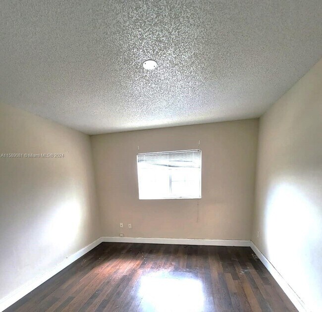 Building Photo - 3690 N 56th Ave