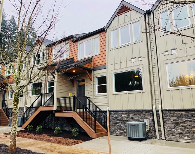 Building Photo - CHAMPION VILLAGE IN GORGEOUS SANDY, OR!