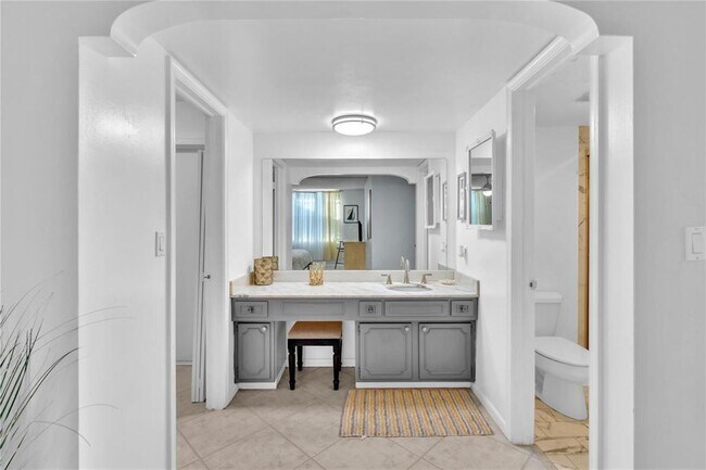 Building Photo - 5200 N Ocean Blvd