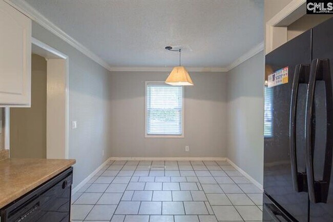 Building Photo - Sensational Three Bedroom Home Located in the Earlewood Community!