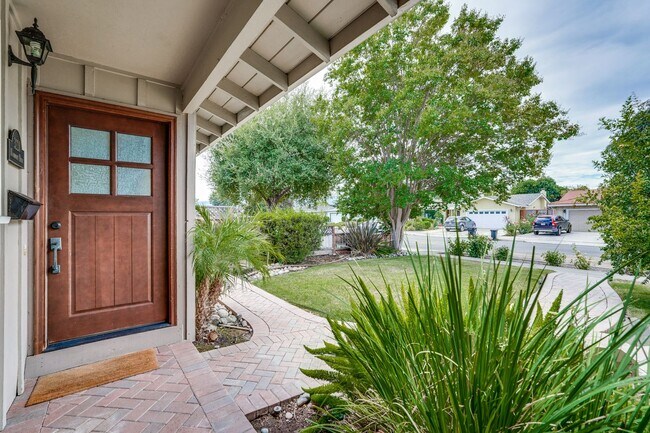 Building Photo - Spacious Home off of Hillsdale with Amazing Kitchen & Backyard! Ready to Rent.