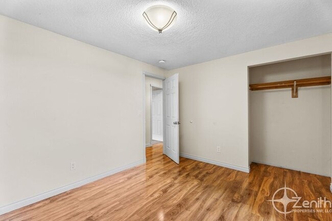 Building Photo - 16004 NE 47th St