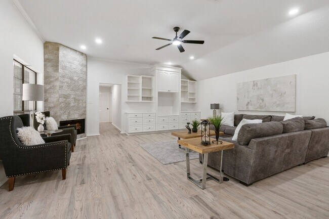 Building Photo - 10 Autumn Oaks Dr