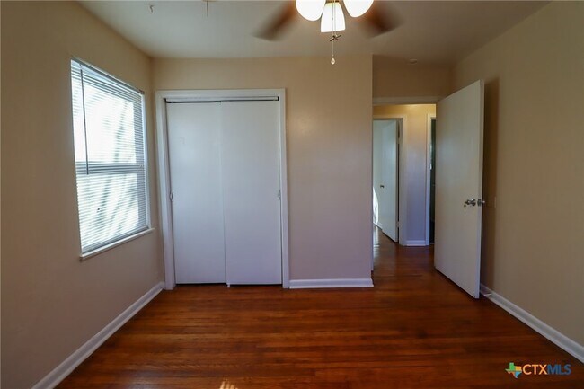 Building Photo - 2701 Hillside Dr