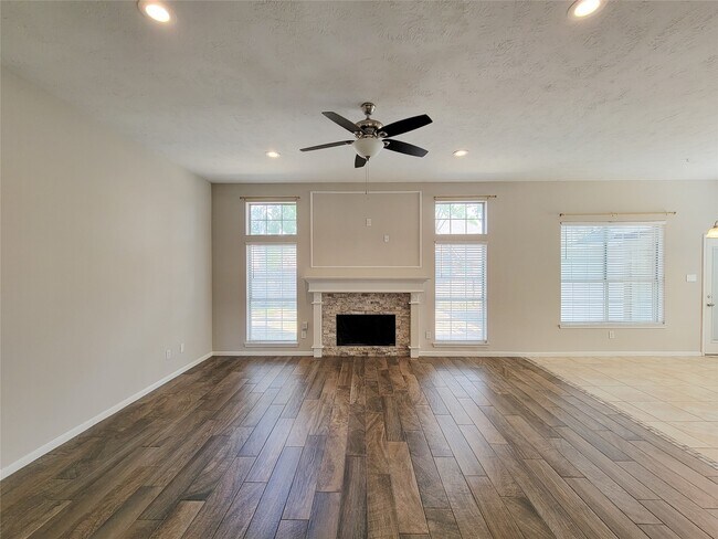 Building Photo - 31406 Capella Cir