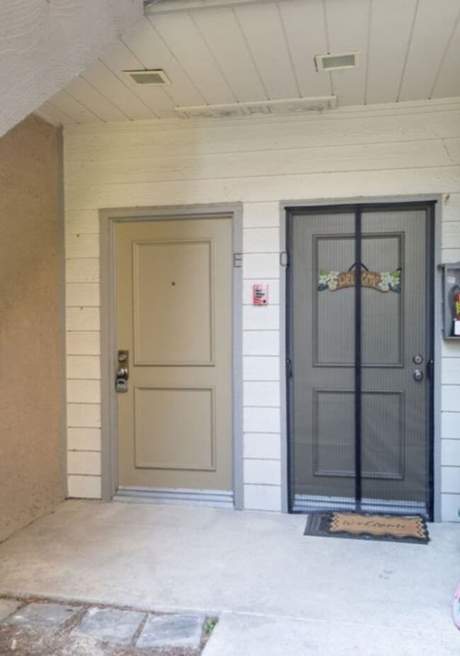 Building Photo - Remodeled, ground level, 1 bedroom, 1 bath condo in Lakeside Garden Grove Community