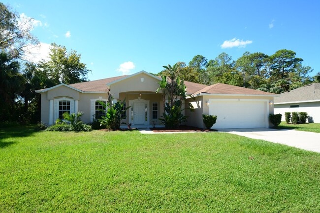 Building Photo - Pool Home with 4 bed, 2 bath located in Se...