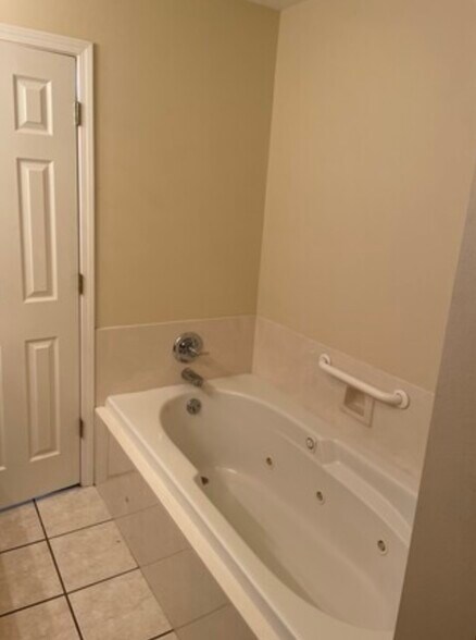 Building Photo - 101 Westchase Dr