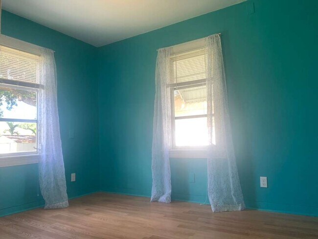 Building Photo - Charming 2 Bedroom 1 Bath in Central Gulfport