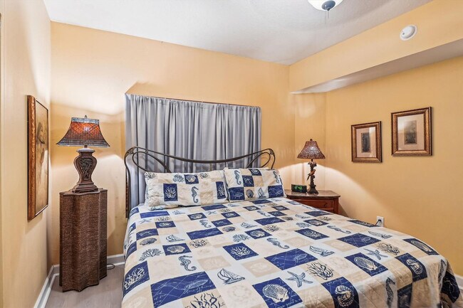 Building Photo - 9900 S Thomas Dr