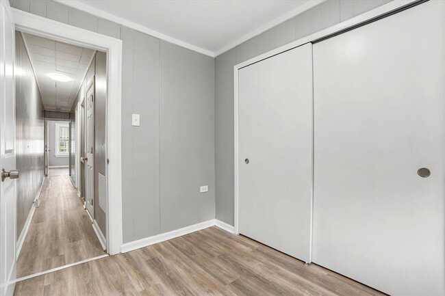 Building Photo - Fully Renovated Single Family House