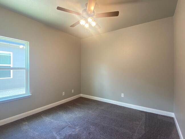 Building Photo - 1615 Black Kettle Trl