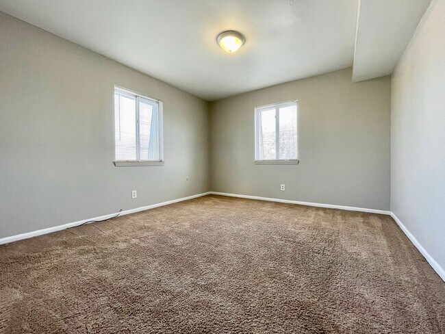 Building Photo - 4245 Oak Park Dr SE