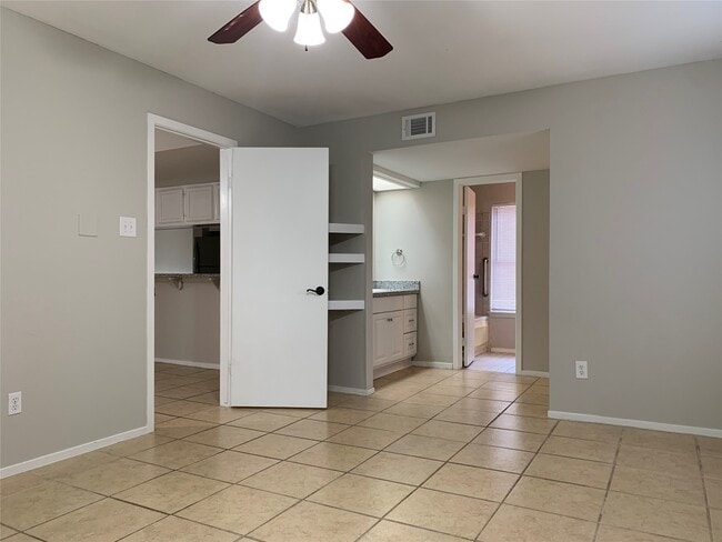 Building Photo - 2 Goldthread Ct