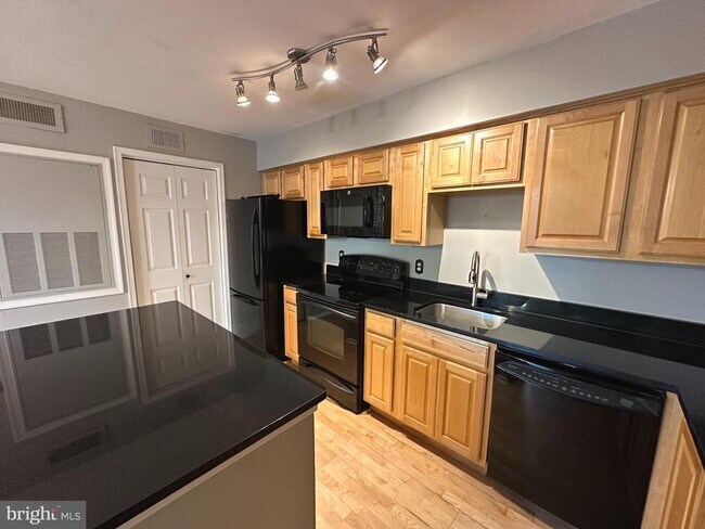 Building Photo - 3306 Wyndham Cir