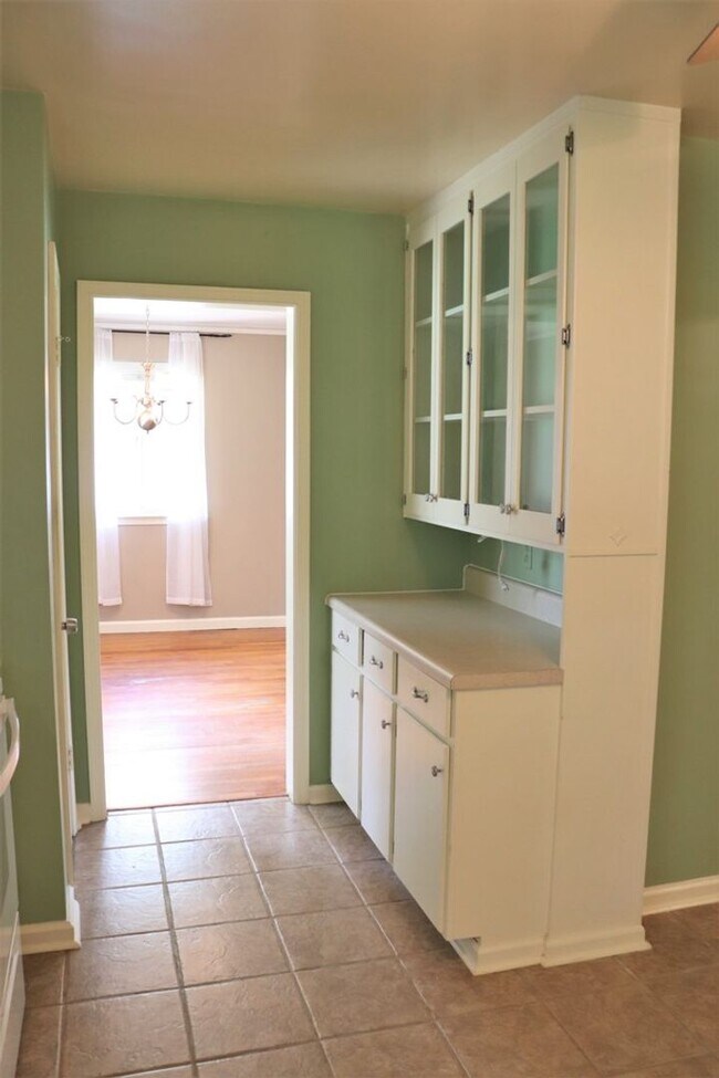 Building Photo - Irresistible 3-bedroom will leave you deli...