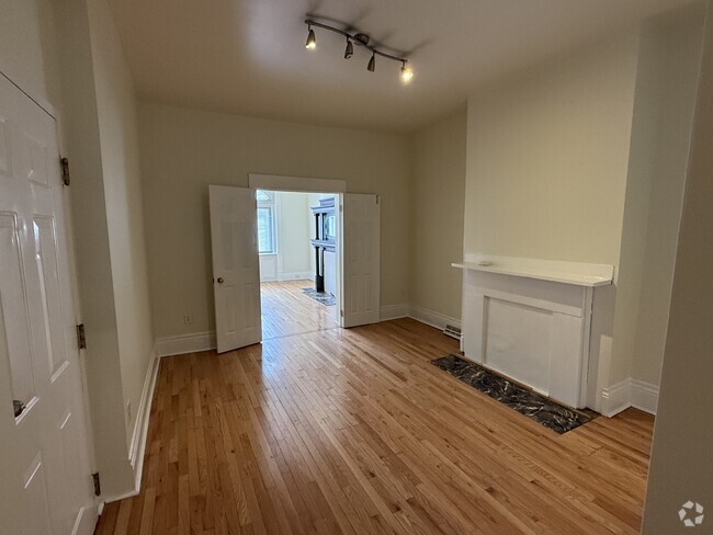 Building Photo - 156 S 18th St