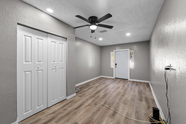 Building Photo - 37745 Walker Aly