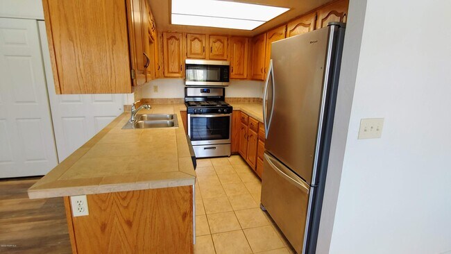 Building Photo - 1015 Fair St